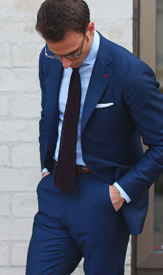 の ネクタイ 紺 スーツ に 合う 定番にして魅力的なネイビースーツ！合わせるネクタイはどれ？